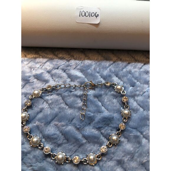 Silver and White Pearl Bracelet - Picture 4 of 10